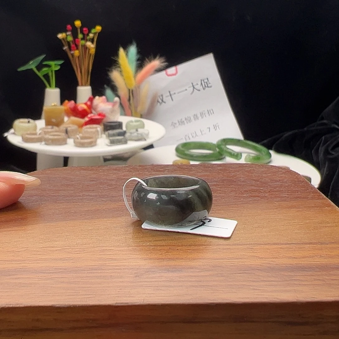 和田玉（糖玉）未镶嵌戒指k33 黑花圆切 16.4 不退换