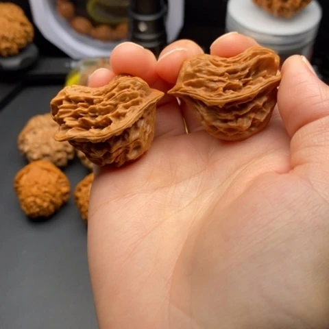 文玩核桃吊坠小鸟