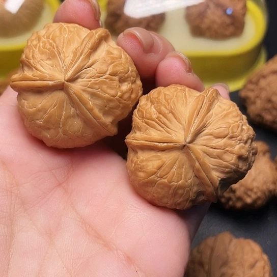 E*i文玩核桃野生三棱