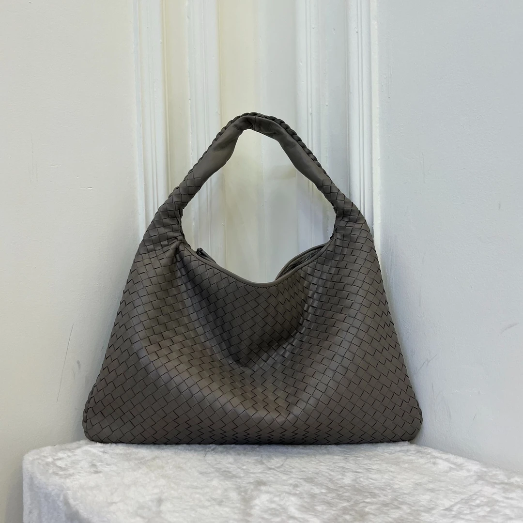 时尚轻奢32R58浅灰色经典手提单肩编织女包