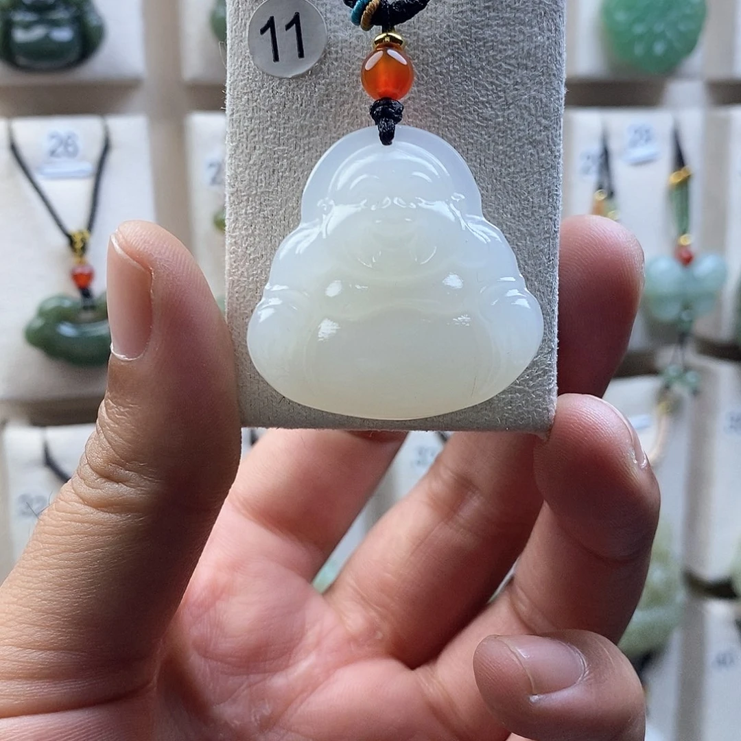 颈饰未镶嵌石英质玉（金丝玉）