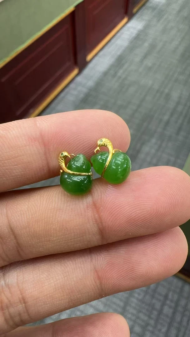 和田玉耳钉18k金镶嵌12.3倩倩  颜色略有不同多样性发一单