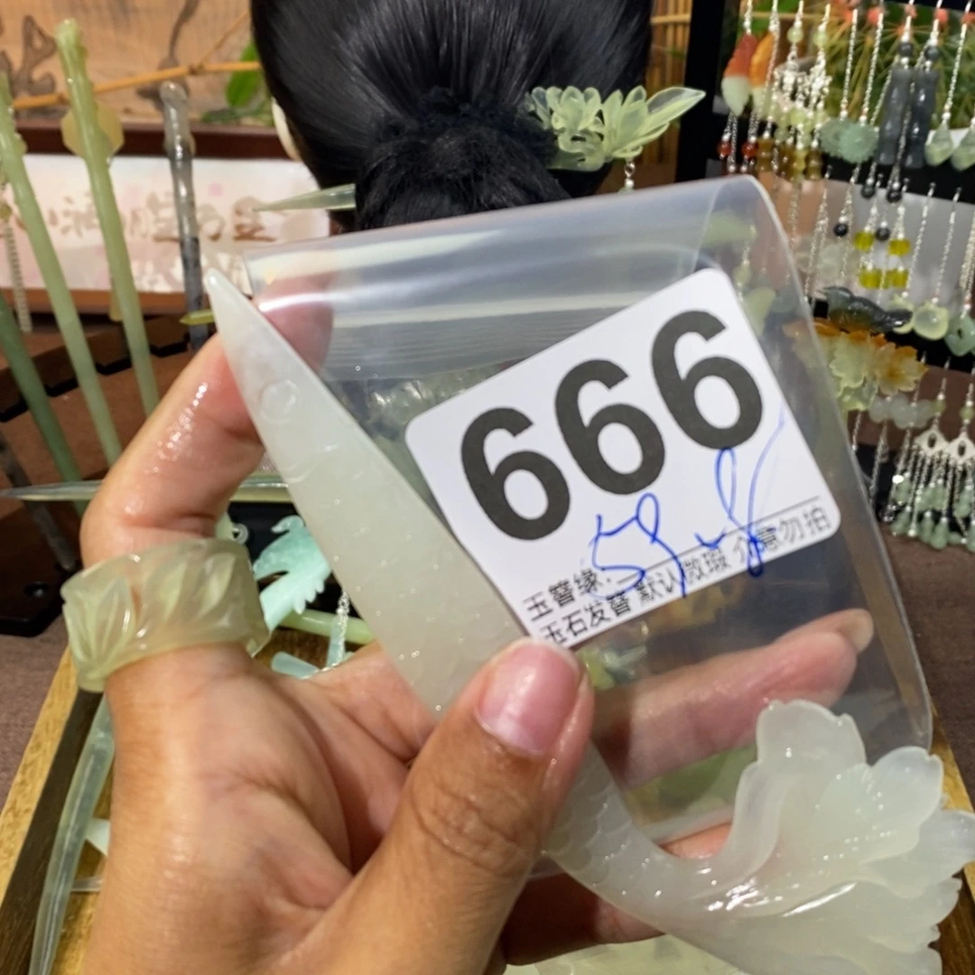 桃***酱未镶嵌蛇纹石玉发饰