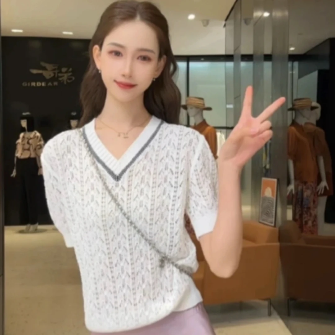 哥弟春夏气质镂空显瘦时髦百搭舒适感极简V领短袖针织衫T恤138046