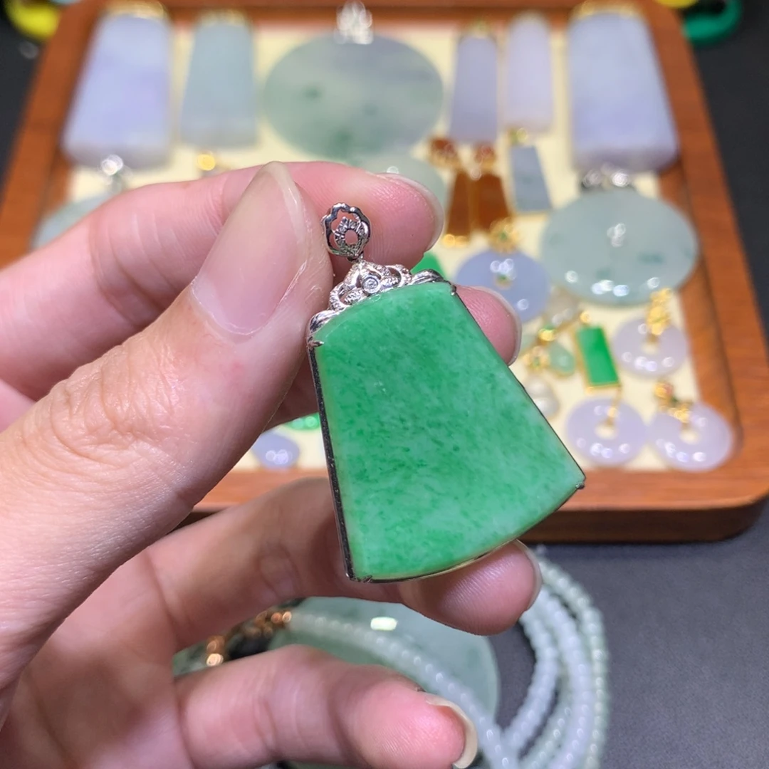 吊坠(不含链)18K金镶嵌翡翠