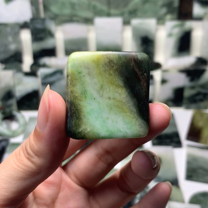 独山玉未镶嵌颈饰