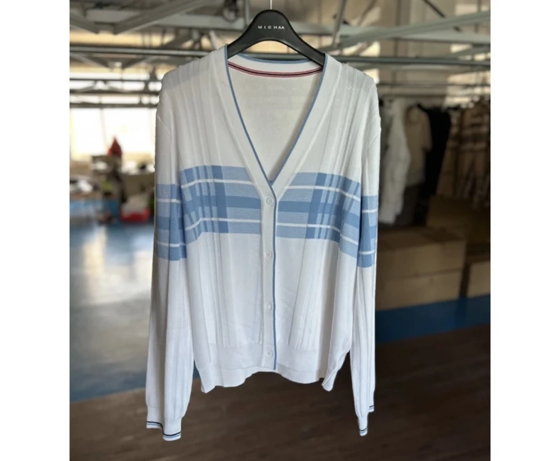 【晴朗天空】｜乐家蓝白色格子显瘦打底衫开衫