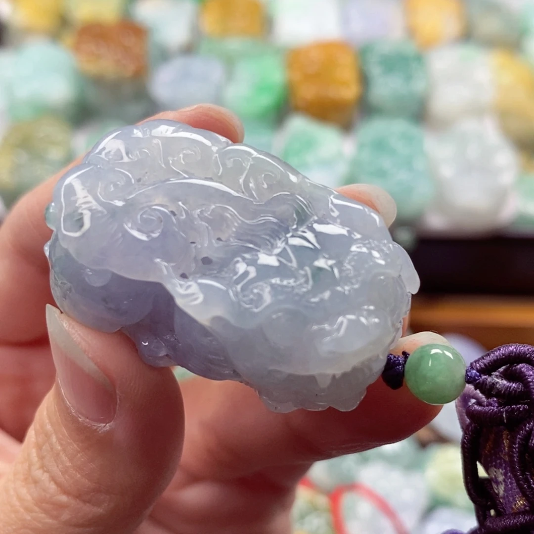 翡翠未镶嵌颈饰貔貅