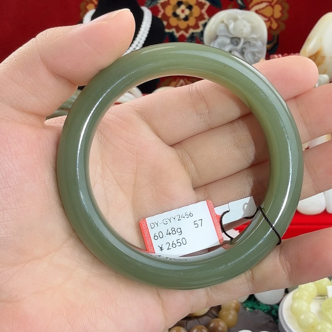 和田玉未镶嵌手镯