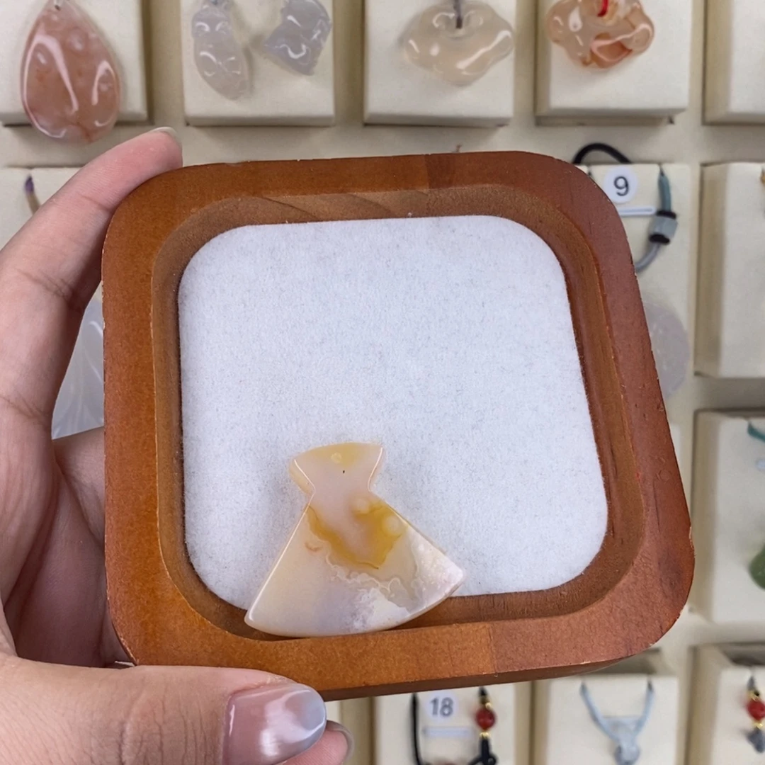 玛瑙/玉髓颈饰未镶嵌