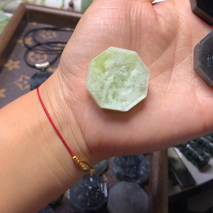 Y***u未镶嵌蛇纹石玉颈饰