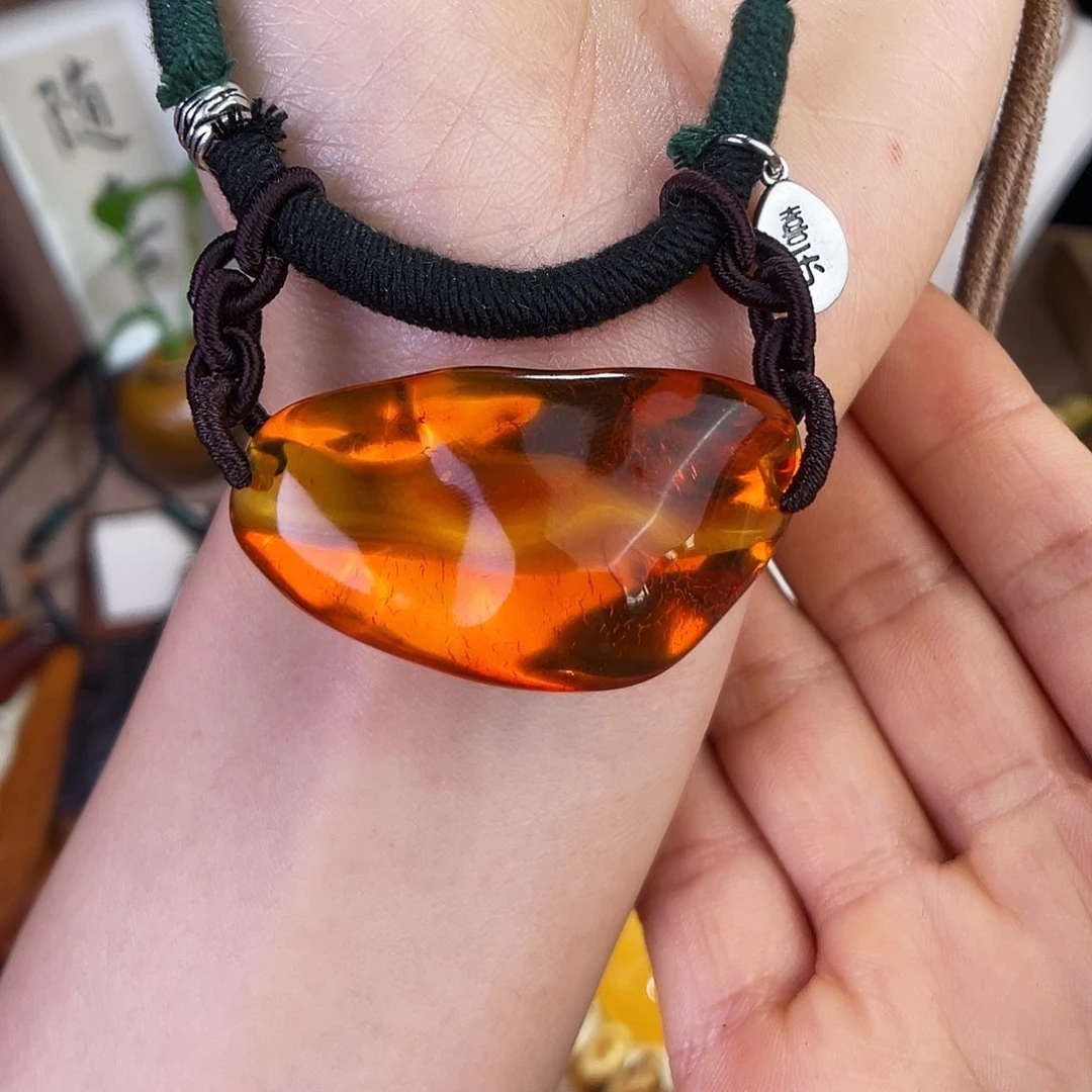 琥珀珠宝奇石未镶嵌，