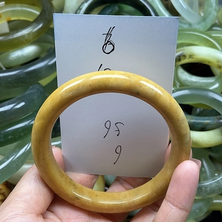 透闪石质玉手镯未镶嵌