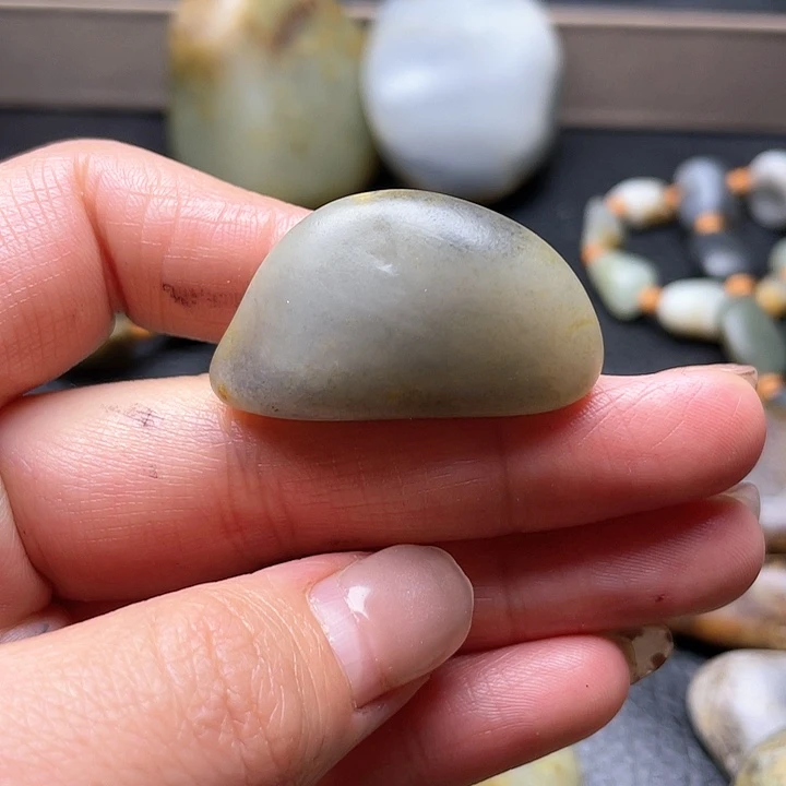 和田玉颈饰未镶嵌4