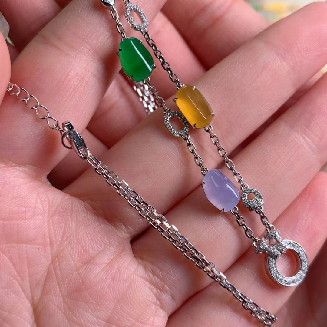 翡翠18K金镶嵌颈饰吊坠