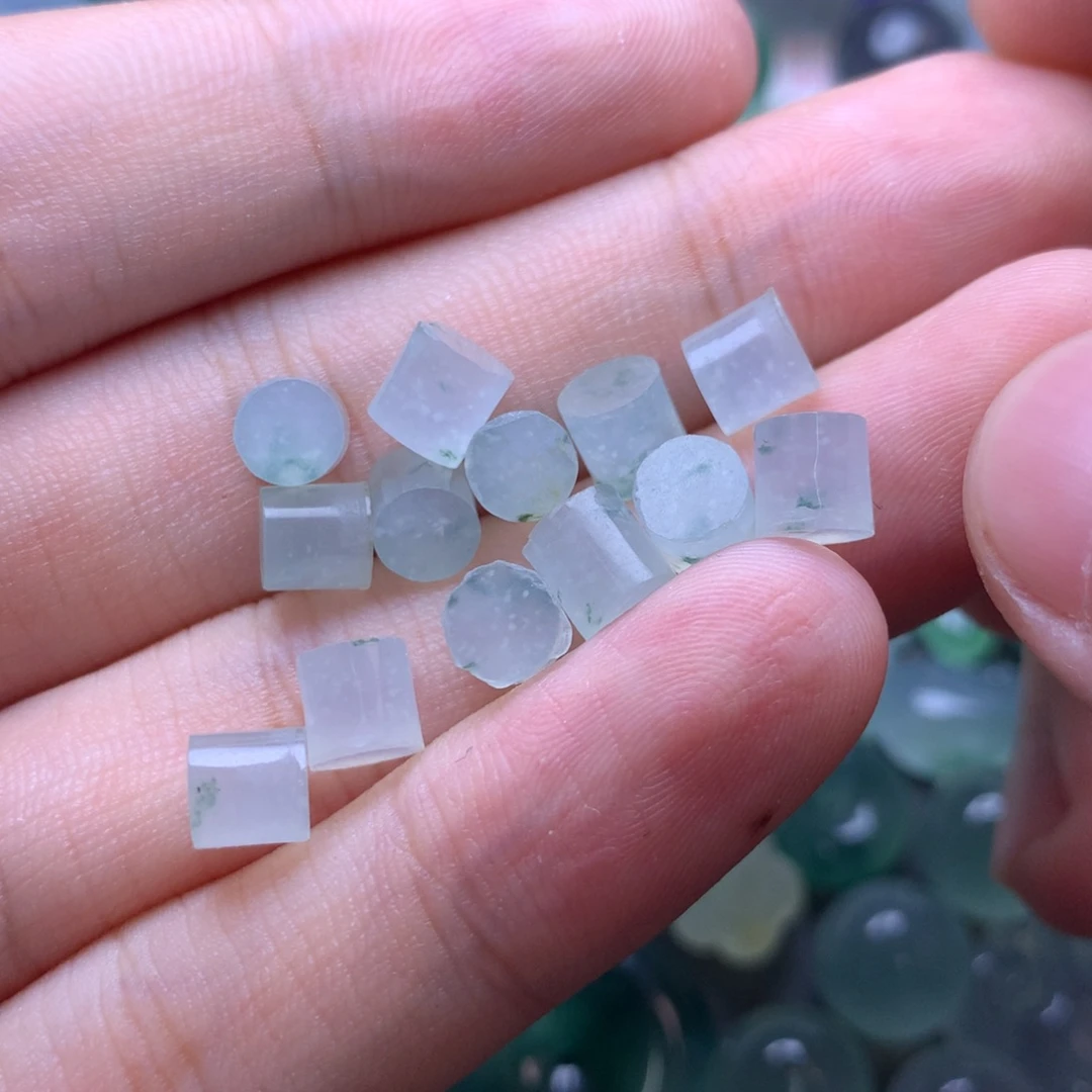 定制翡翠未镶嵌挂件
