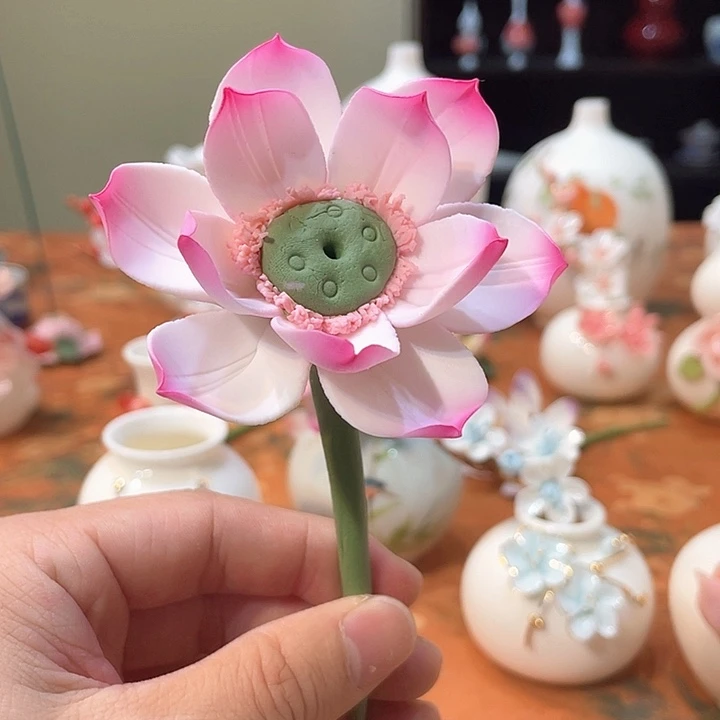 手工陶瓷精致摆件