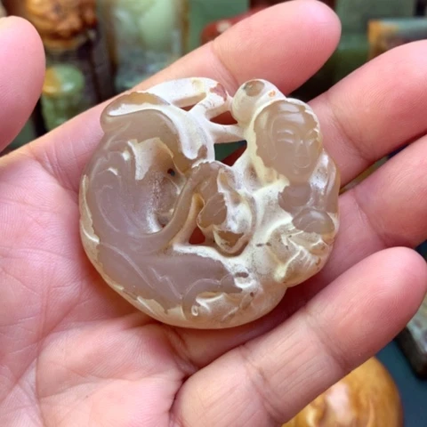 蛇纹石玉颈饰未镶嵌