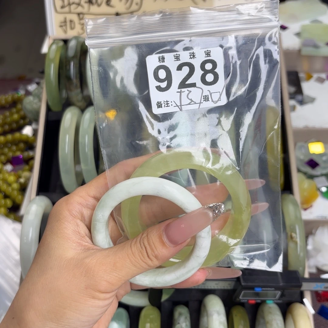 未镶嵌蛇纹石玉手镯D****g