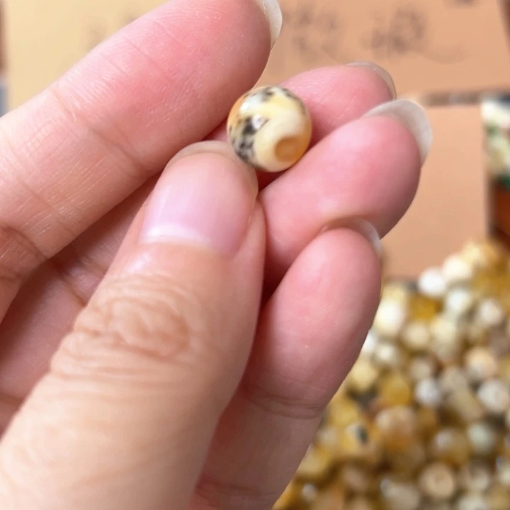 未镶嵌蜜蜡裸石9.5mm一个