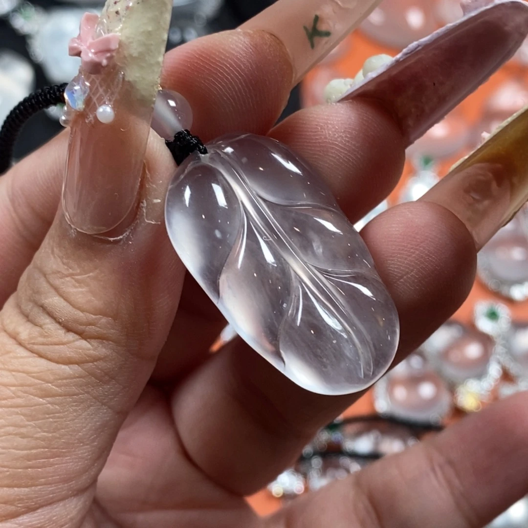 石英质玉未镶嵌颈饰叶子