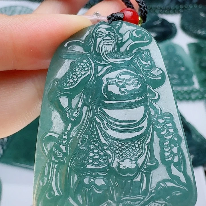 翡翠未镶嵌颈饰多样性发其一