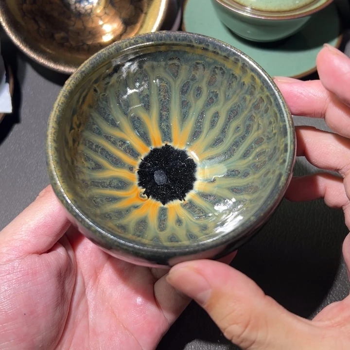 茶盏我在开会没时间出去