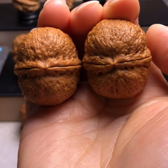 文玩核桃把件铁绣球7