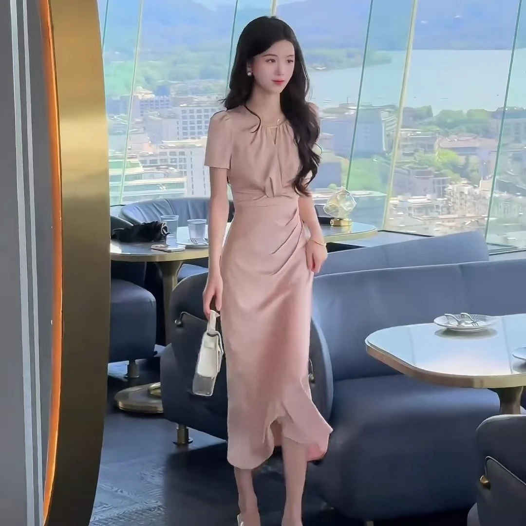 2025年早秋法式绝美高端精致高级感端庄大气潮流显瘦连衣裙