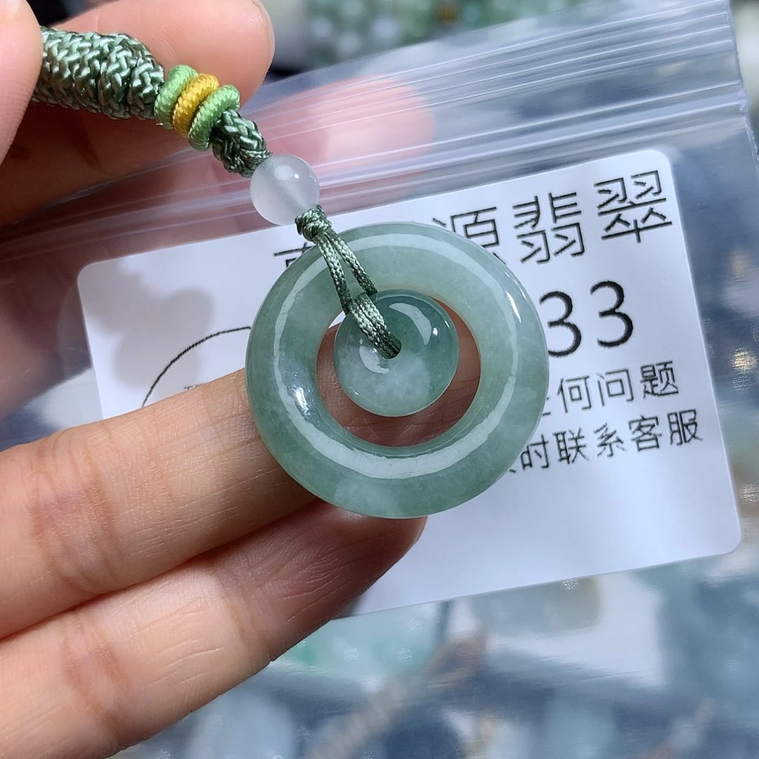 翡翠未镶嵌颈饰933。