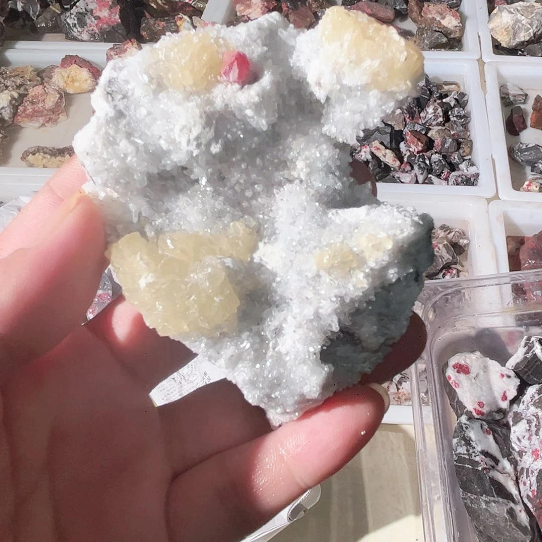 天然朱砂辰石毛料