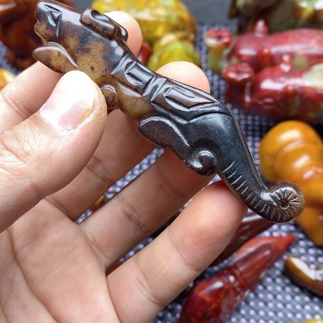 蛇纹石玉颈饰未镶嵌会***骨