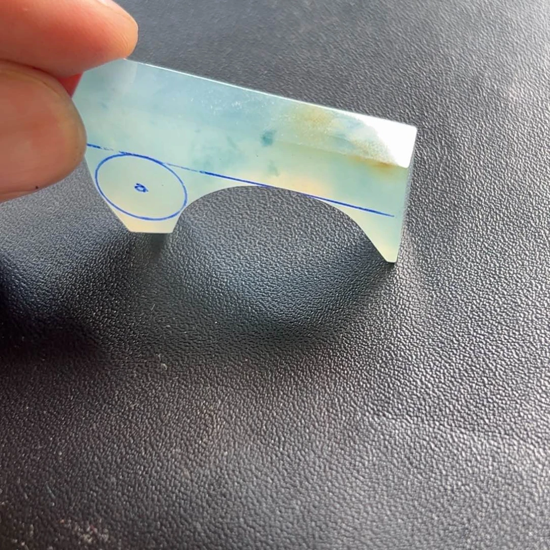 定制翡翠未镶嵌V****海冰种 飘蓝花借底 随形雕刻件