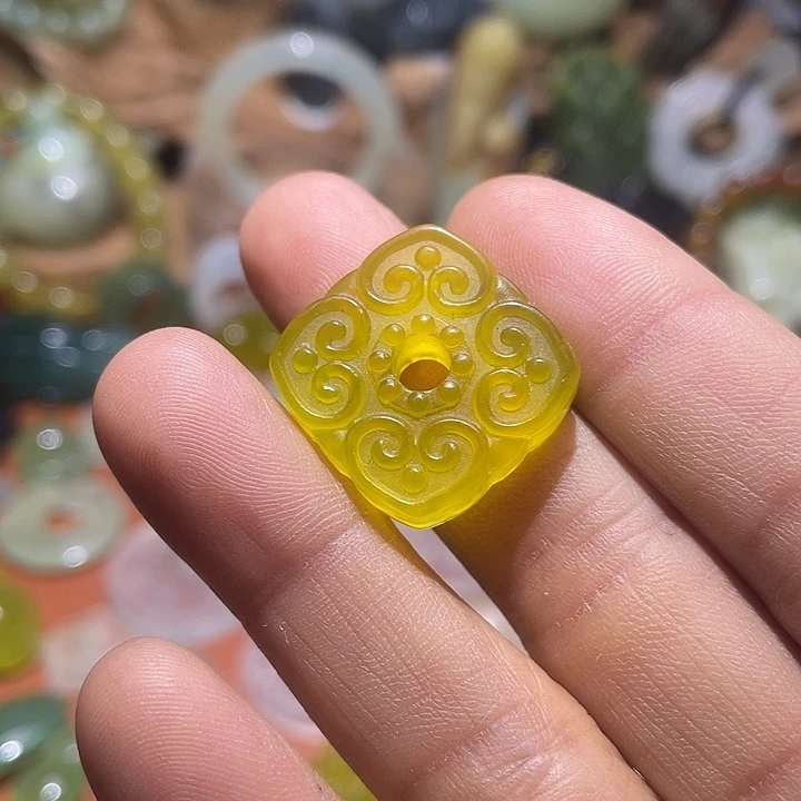 蛇纹石玉未镶嵌珠宝奇石