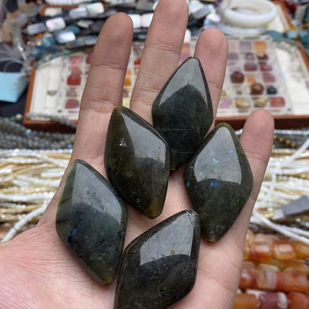 玛瑙/玉髓未镶嵌珠宝半成品一个有瑕拉长石菱形27×48mm