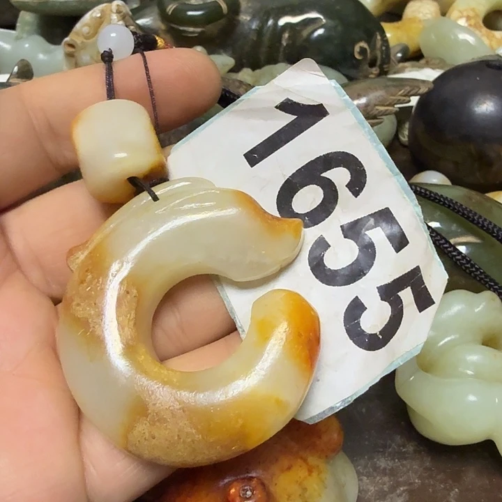 我****和田玉未镶嵌颈饰