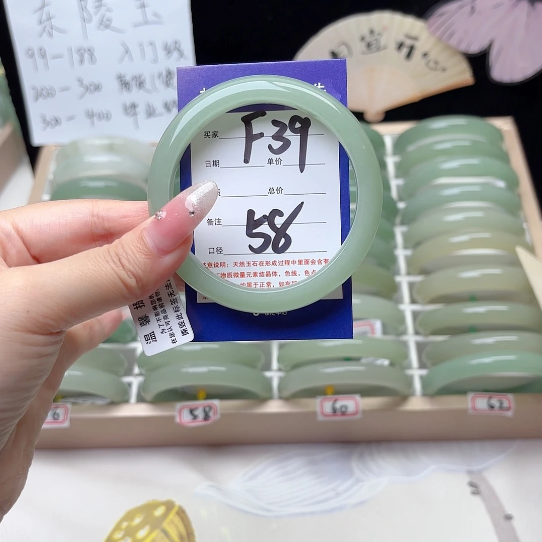 未镶嵌手镯石英质玉