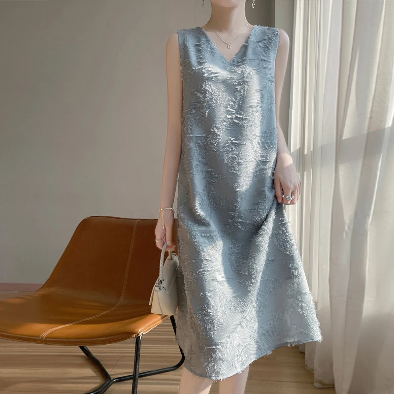 丝绸缎面连衣裙夏季新款女装v领长裙中长款过膝重工剪花YTM-A73