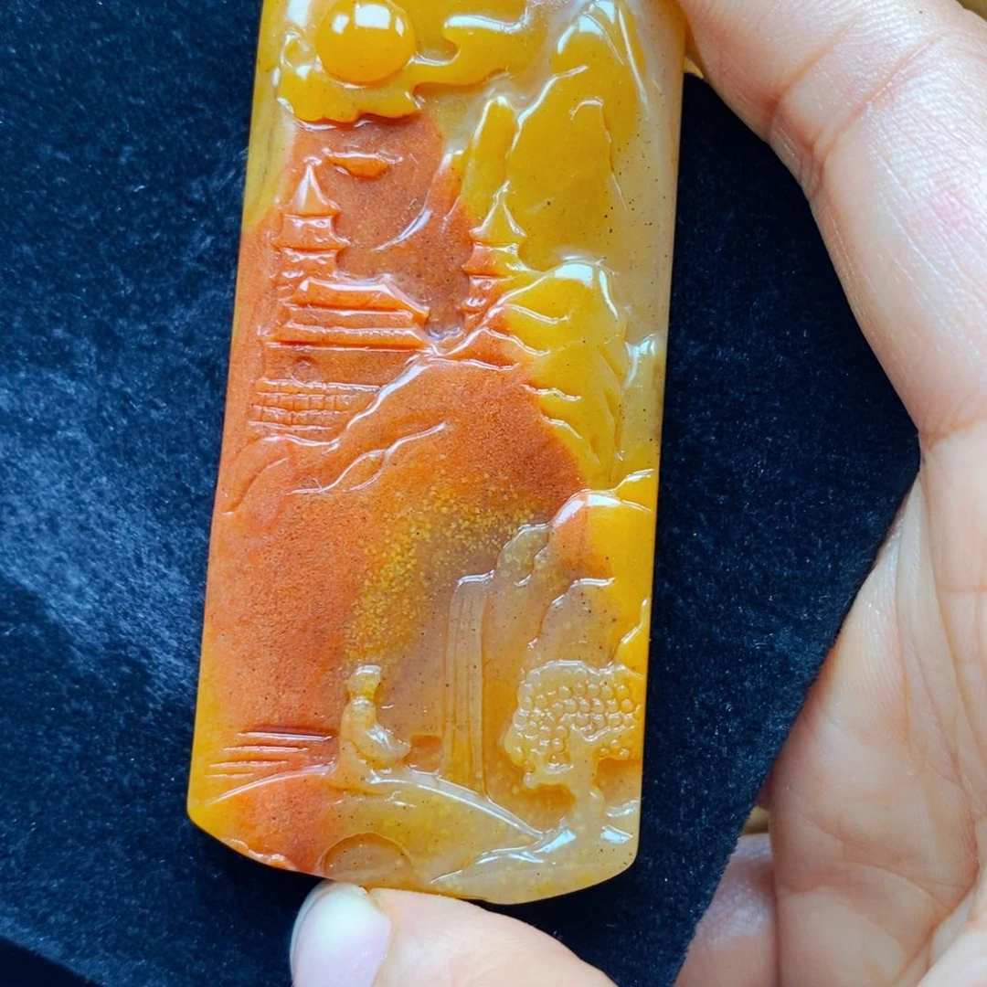未镶嵌石英质玉（黄龙玉）颈饰