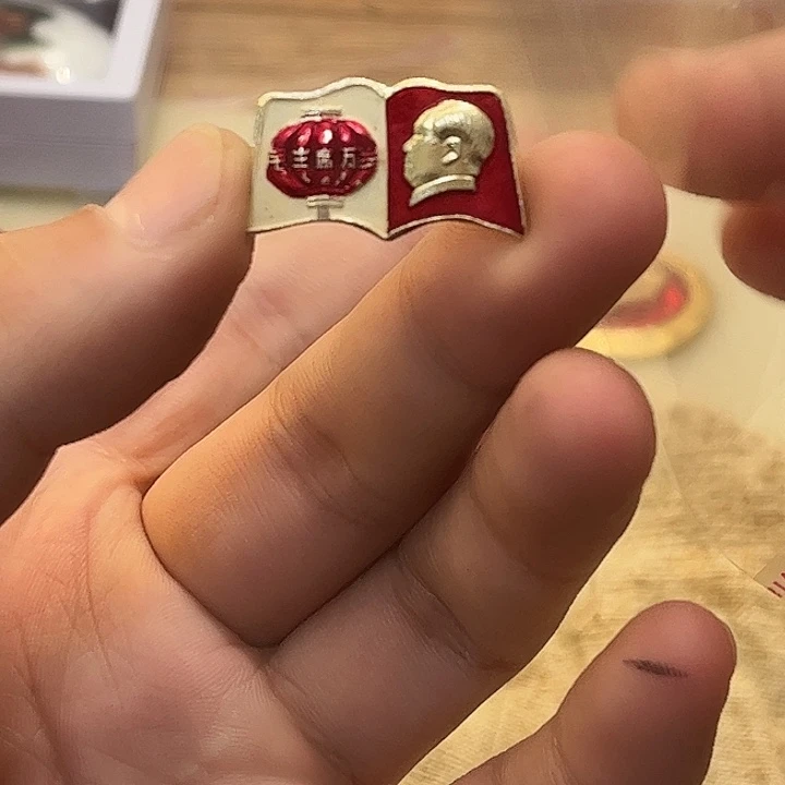 颖***爽一一一一一一一高贵轻复古一一一