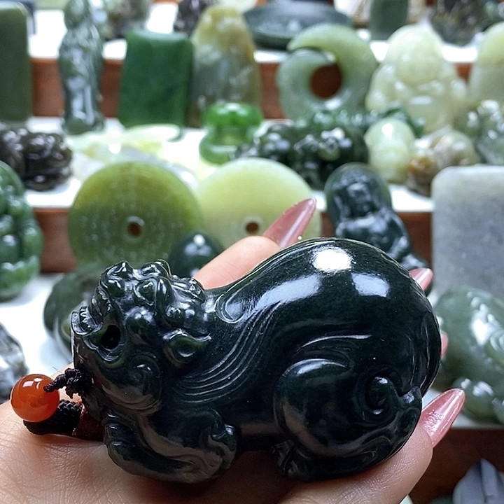 和田玉颈饰未镶嵌龙*