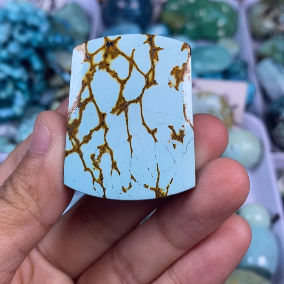 绿松石未镶嵌颈饰