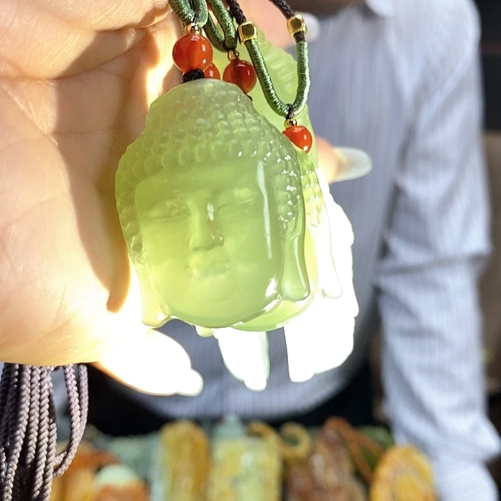 蛇纹石玉未镶嵌吊坠多样性发货，其中之一