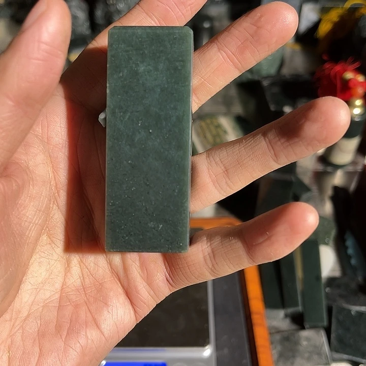 未镶嵌和田玉（青玉）摆件