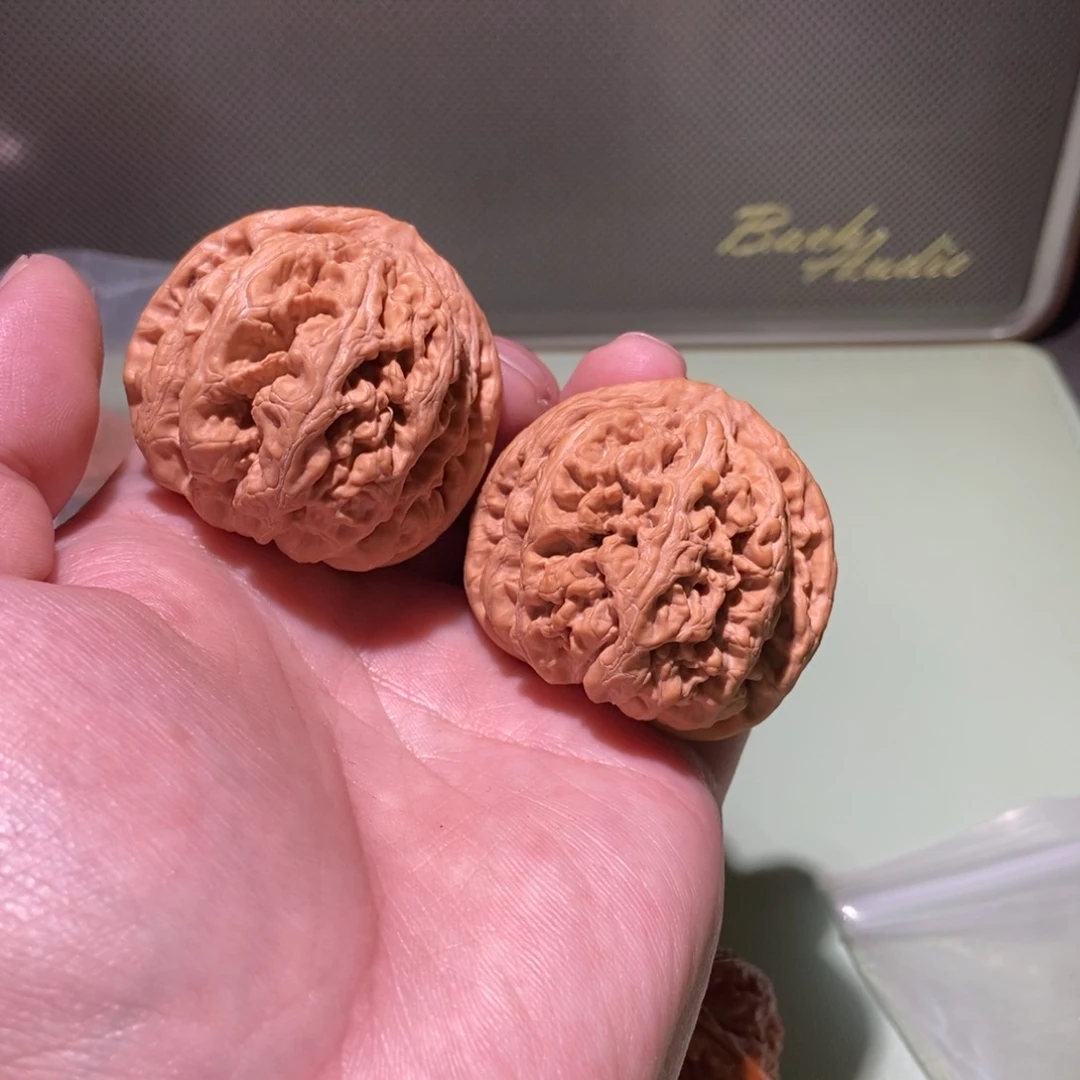 文玩核桃吊坠张*志全品42粗筋