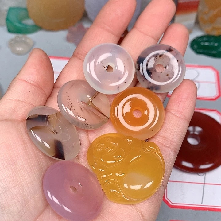 芳***多玛瑙/玉髓未镶嵌颈饰