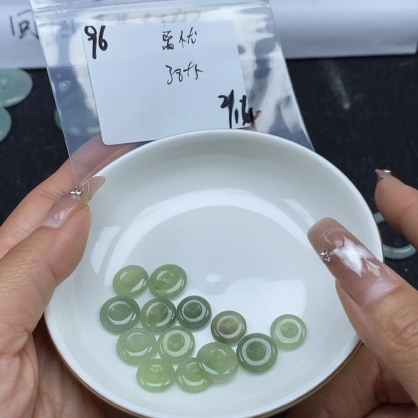 【闪购商品】翡翠颈饰未镶嵌离*