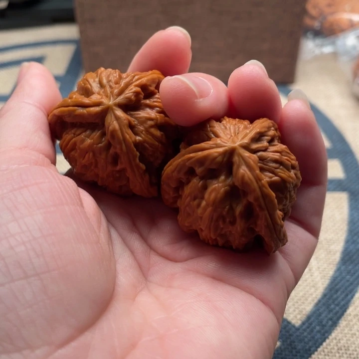 雾***哥文玩核桃吊坠白狮子