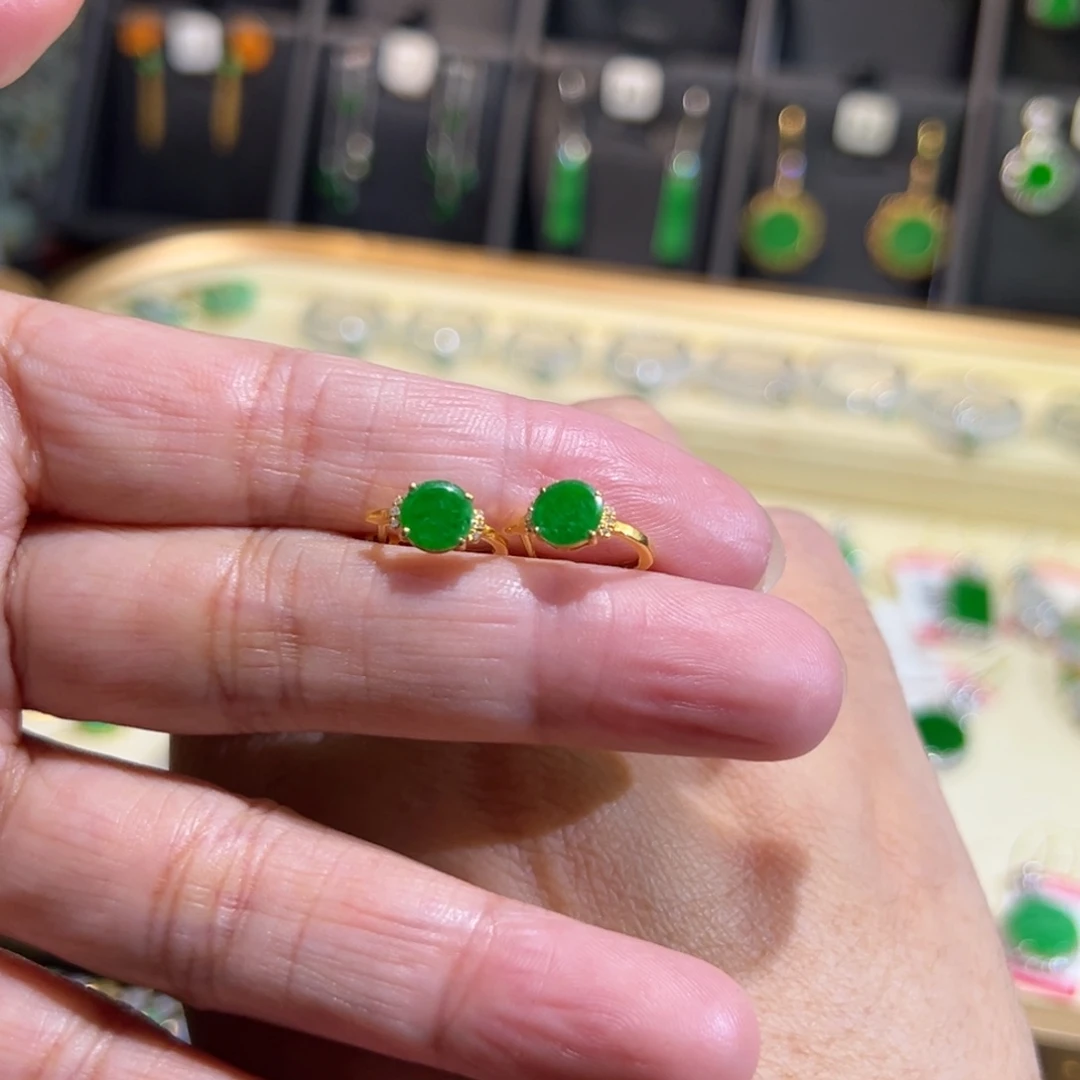 翡翠18K金镶嵌颈饰耳包