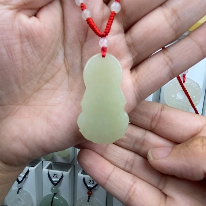 逍***遥颈饰未镶嵌和田玉